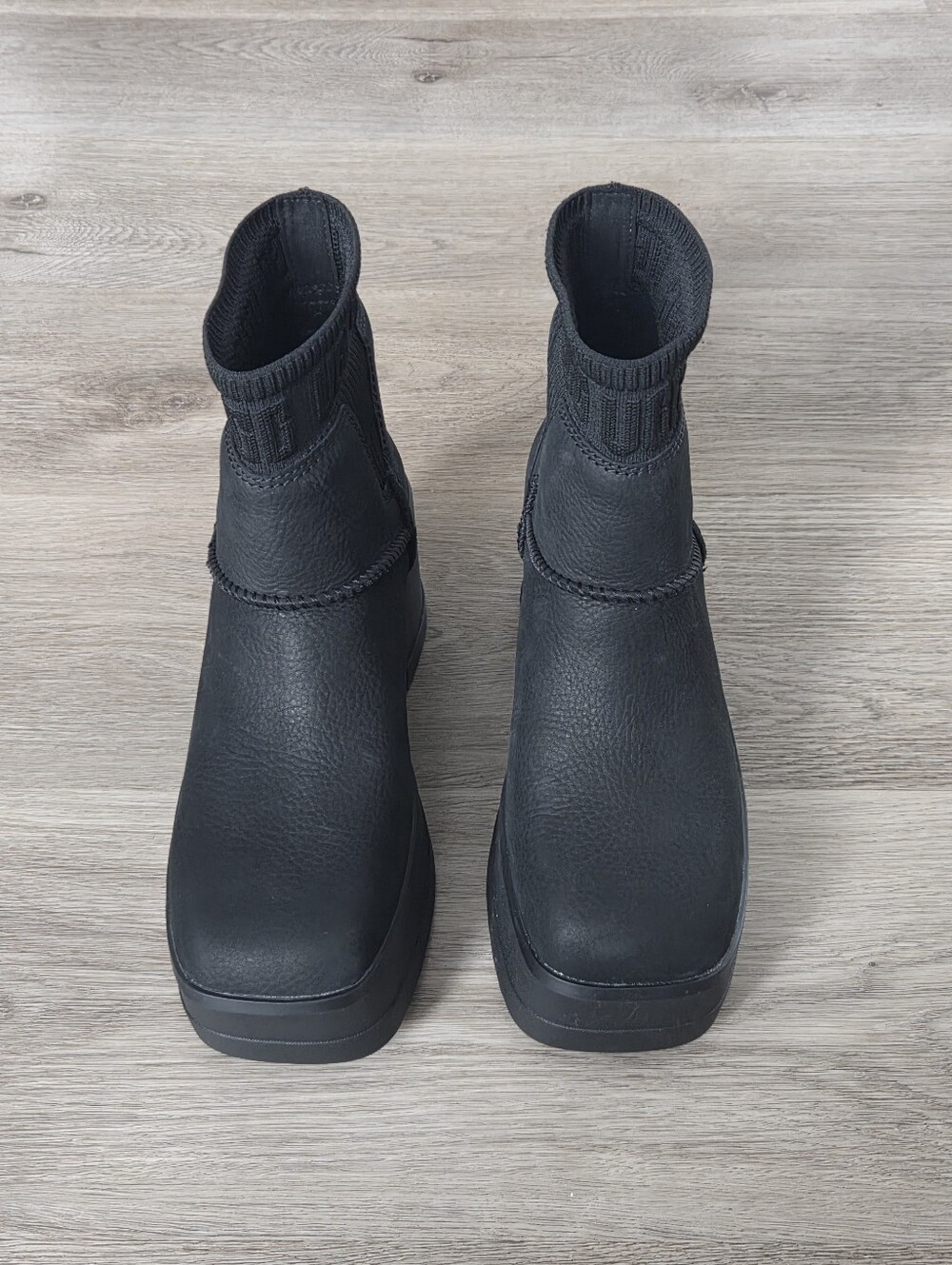 UGG Moxy Chelsea Platform Boots Black Size 6.5 1171475 - Picture 4 of 7